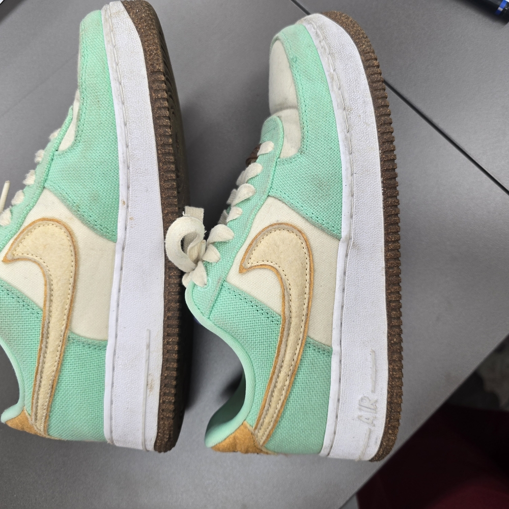 Pre Loved Nike Air Sneakers Mint and Cream